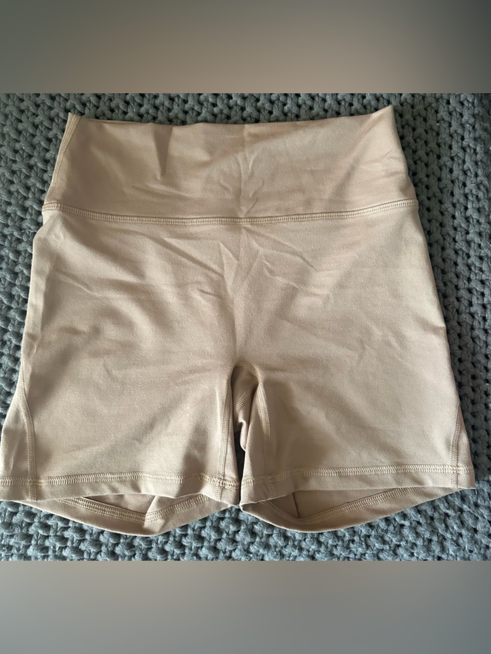 Fleo Women's High-Waist Bike Shorts in Light Beige